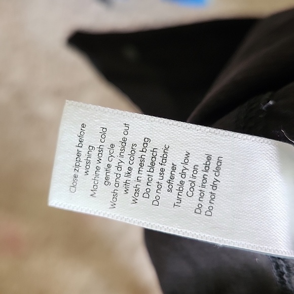 Athleta Trekkie North Shorts, athletic shorts, black, button zip waist, sz 0 - Picture 10 of 12